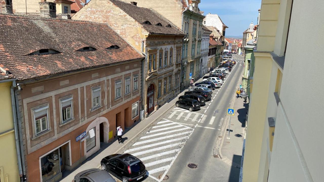 Old Town Apartment Ana Сибиу Экстерьер фото